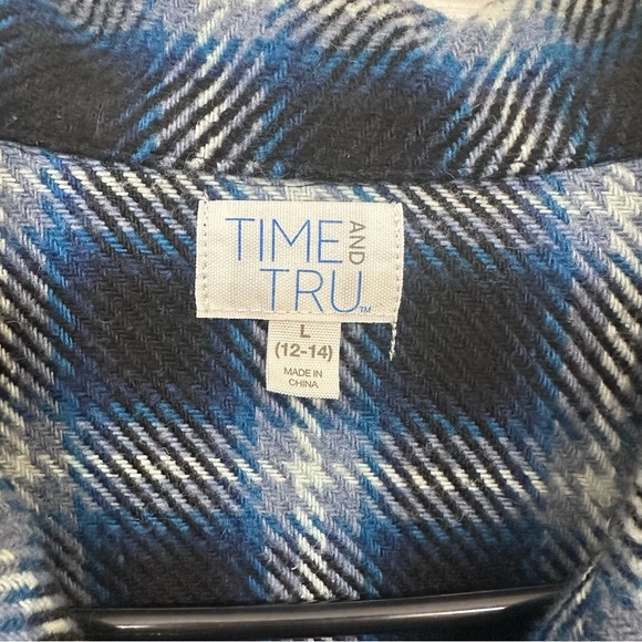 Time and tru Plaid Blue and Black Women's shacket coat. - Picture 3 of 4